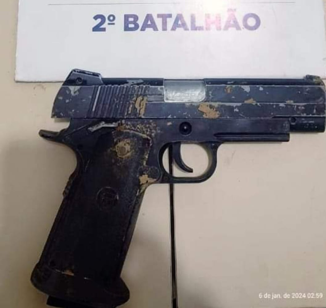 Homem que cometia roubos com arma falsa é baleado por vítima e termina detido no bairro Seis de Agosto